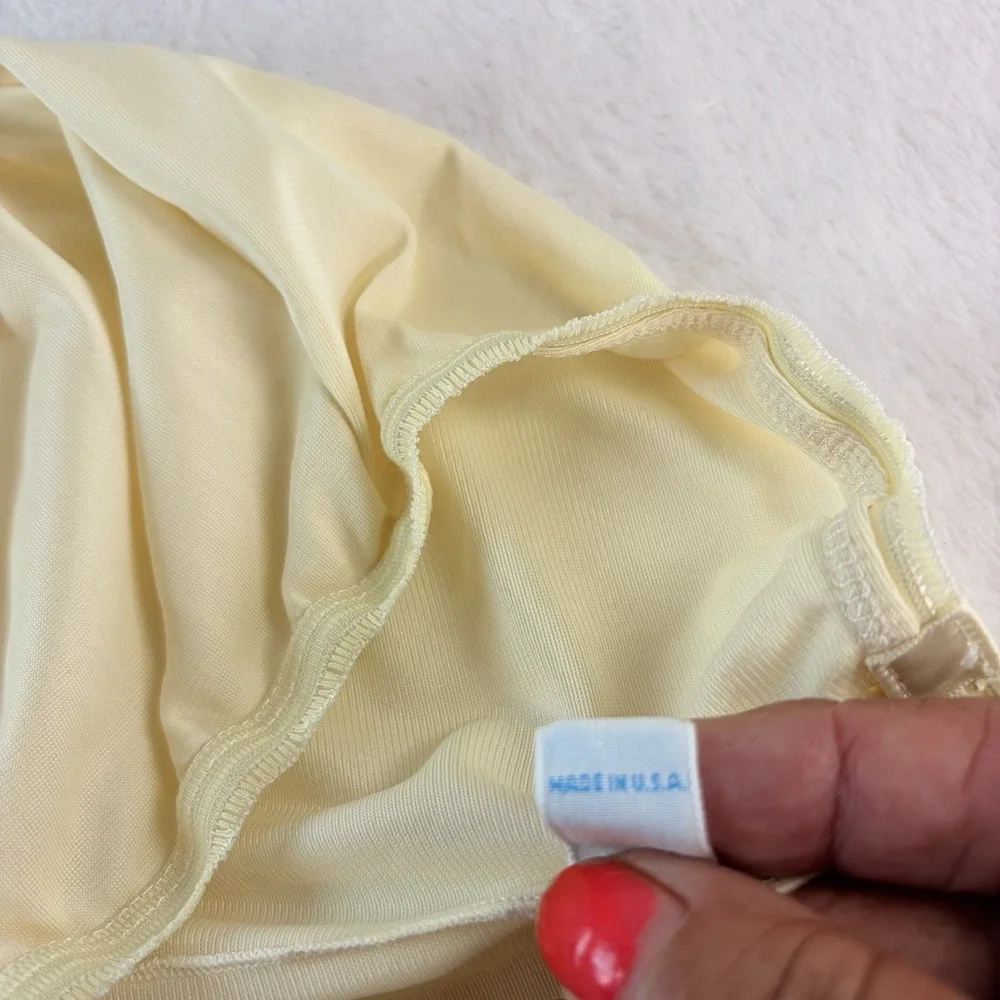 Vtg Vassarette Munsingwear Pale Yellow Wide Leg Slip Pants 6 Antron III Nylon